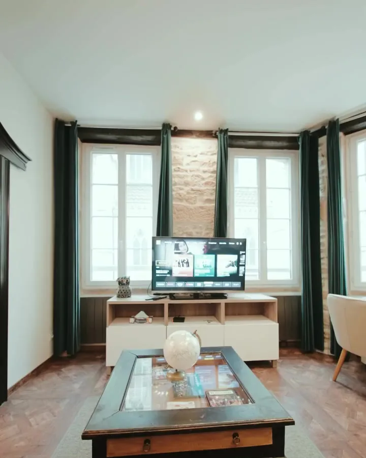 Salon lumineux d'un appartement