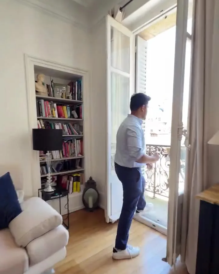 Séjour d'un appartement ancien dans le centre historique de Dijon
