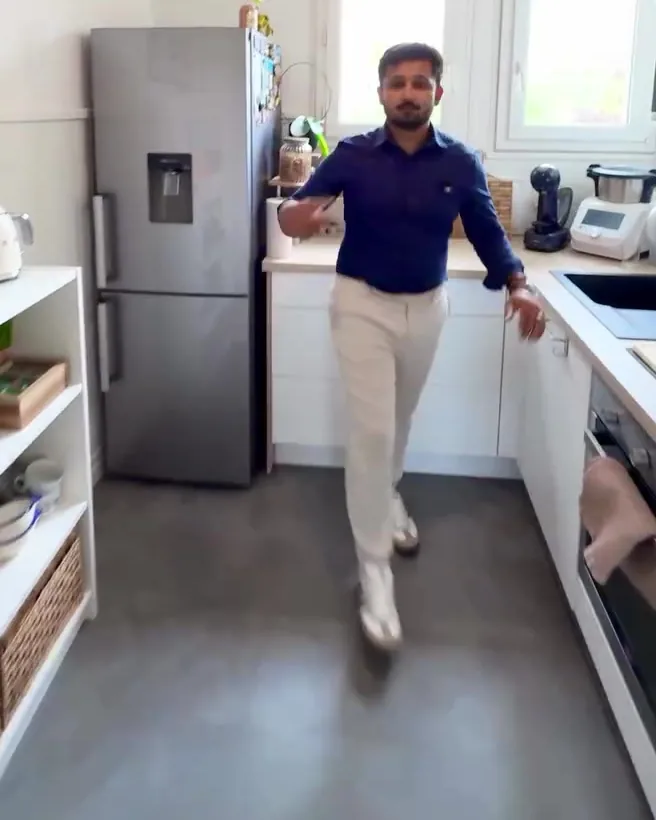 Cuisine d'un appartement T3 pendant une visite