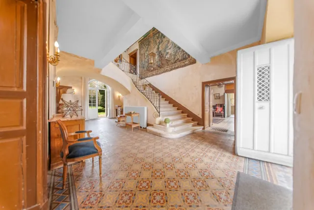 Château 18 pièces, 520 m² à Saint-Gervais-en-Vallière, photo 9 sur 10